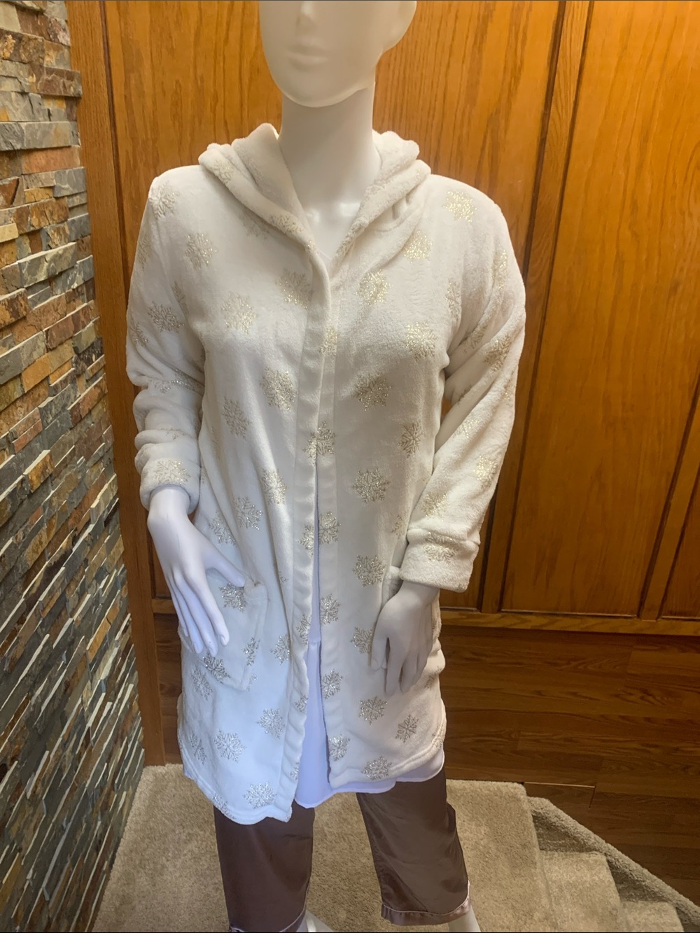 dip Plush Hooded Robe in Off-White girls large/ woman’s xs